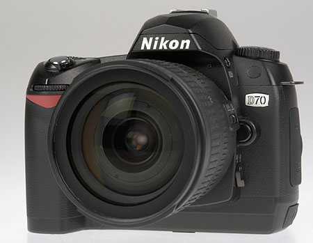 Nikon D70 s objektivem 17-80mm